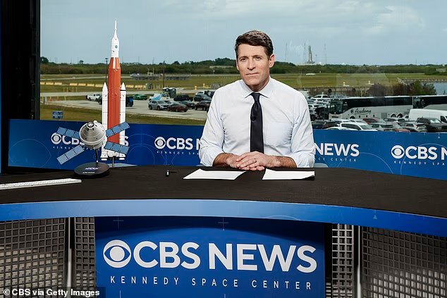 Deux raisons hilarantes pour lesquelles CBS Evening News se bat