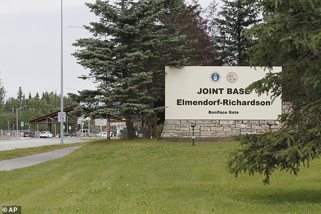 Deux soldats ont été grièvement blessés après avoir été battus