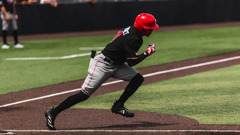 Dinger, numéro un de Worsley, mène le Nebraska à une