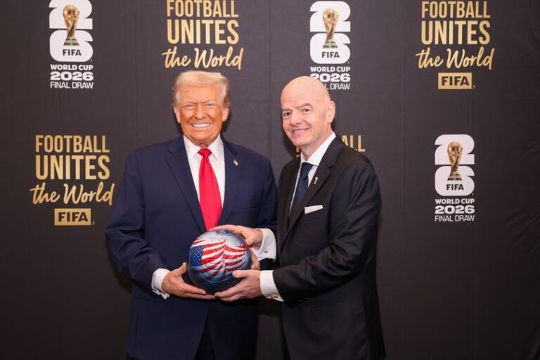 Donald Trump qualifie Gianni Infantino de "chef-d'œuvre" après que le