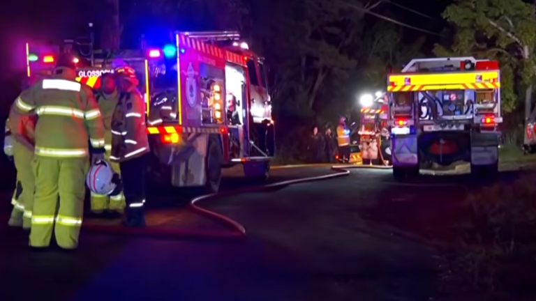 Dos niños desaparecidos tras un incendio en una casa en