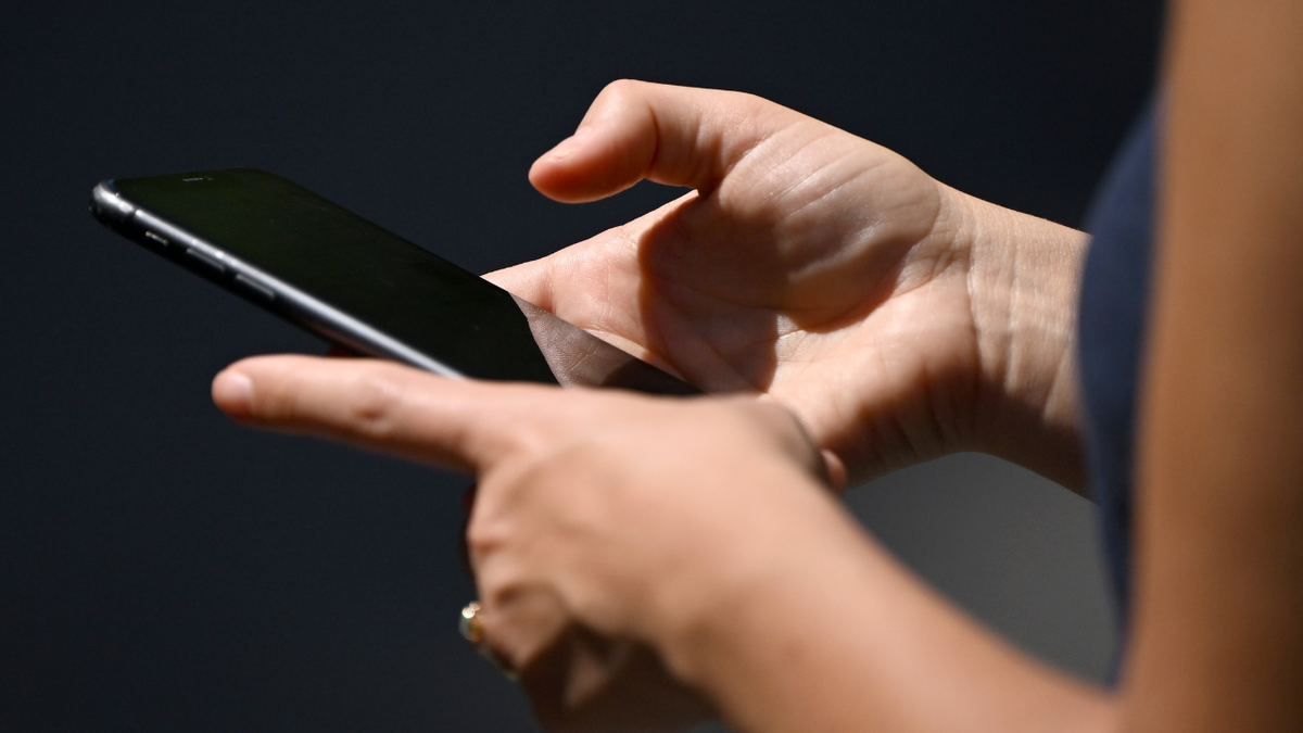 'Echarle la culpa a las víctimas': Meta cierra las cuentas