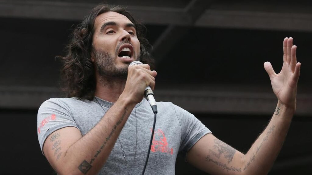 El comediante Russell Brand admitió que se acostó con una
