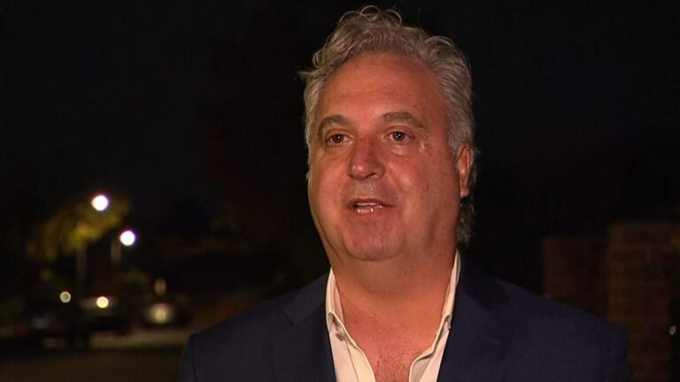 El director ejecutivo despedido de Melbourne, Paul Guerra, contrata abogados