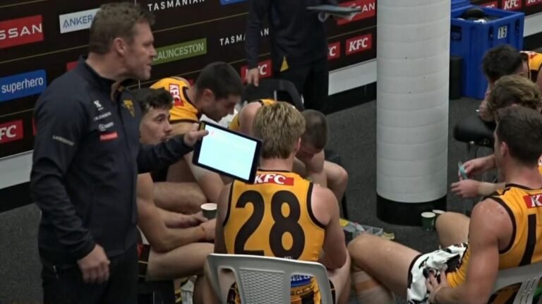 El entrenador de Hawthorn, Sam Mitchell, revela por qué Lloyd