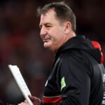 El entrenador del St Kilda, Ross Lyon, se disculpa emocionalmente