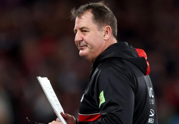 El entrenador del St Kilda, Ross Lyon, se disculpa emocionalmente