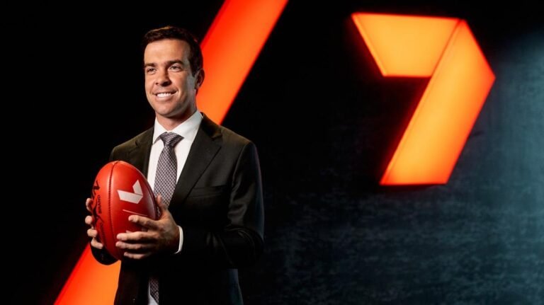 El galardonado locutor deportivo Tom Morris se une oficialmente a