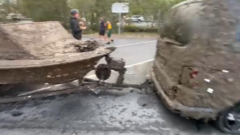 El misterio de una furgoneta Volkswagen arrastrando un remolque sacado