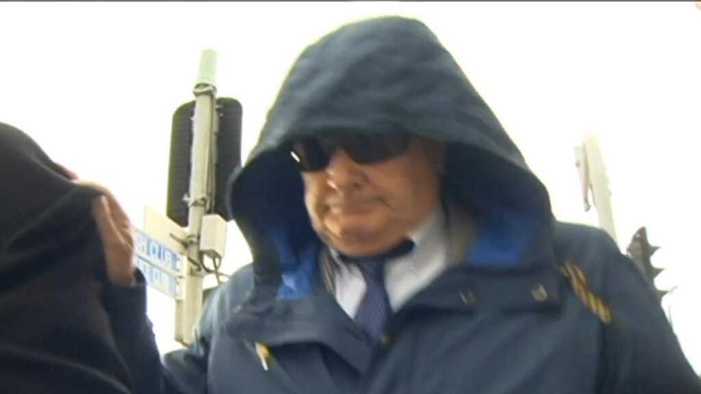 El notorio pedófilo Anthony Munro queda en libertad condicional en