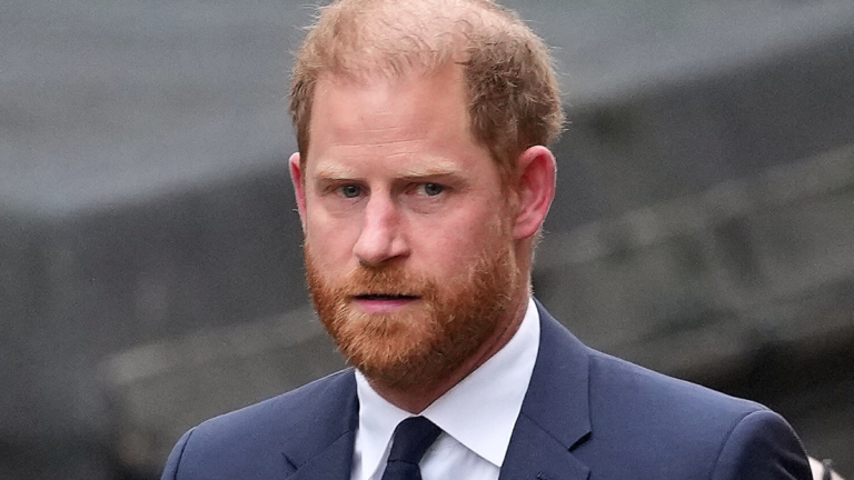 El príncipe Harry demandado por difamación por su antigua organización
