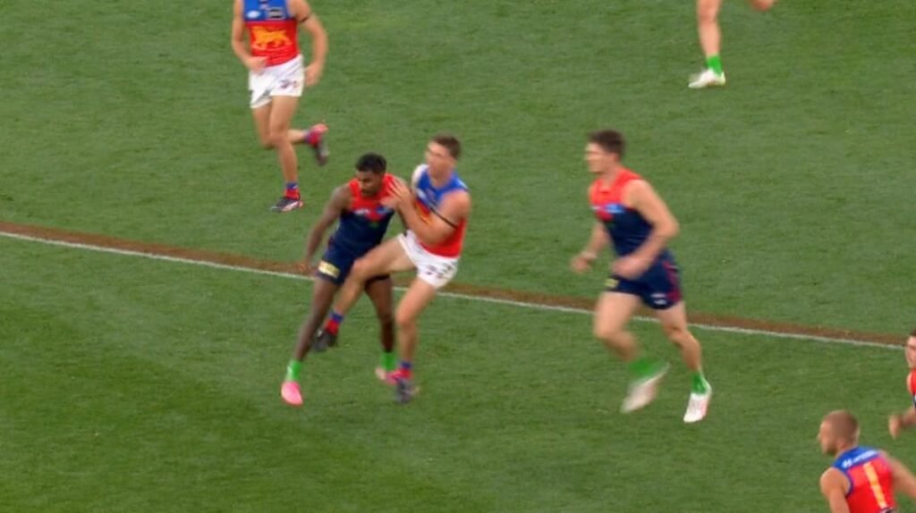 El último revés del defensa de Brisbane Noah Ansrath ha