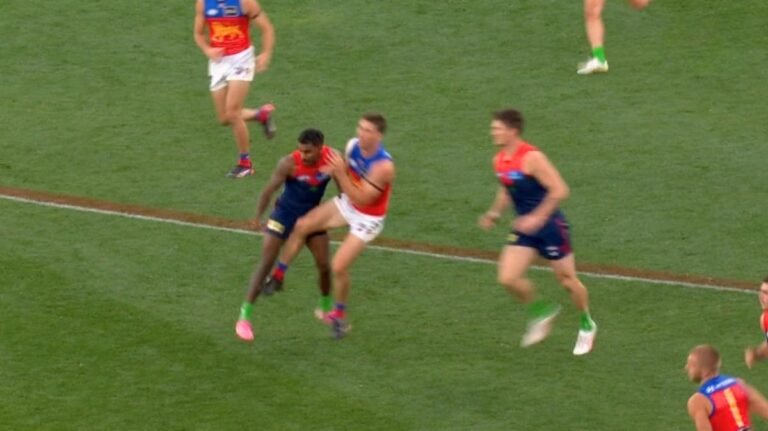 El último revés del defensa de Brisbane Noah Ansrath ha