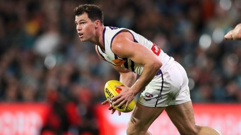 El veterano de Fremantle, Jaeger O'Meara, sufrió múltiples fracturas faciales