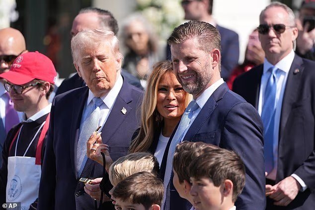 Eric Trump révèle que la bibliothèque Trump contiendra une réplique