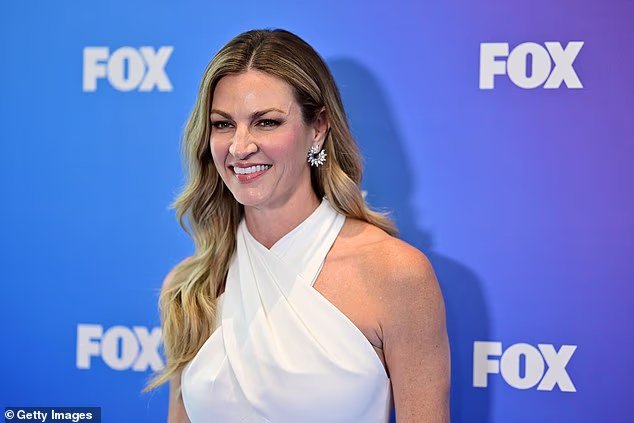 Erin Andrews révèle en larmes que son père a eu