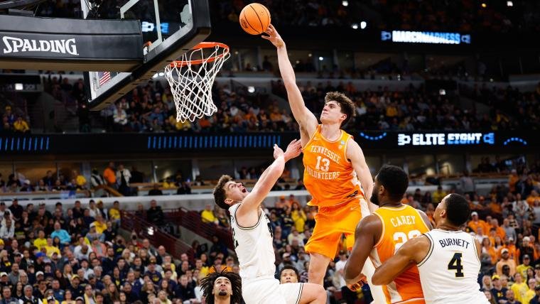 Estrella du Tennessee choisit le Michigan trois jours après son