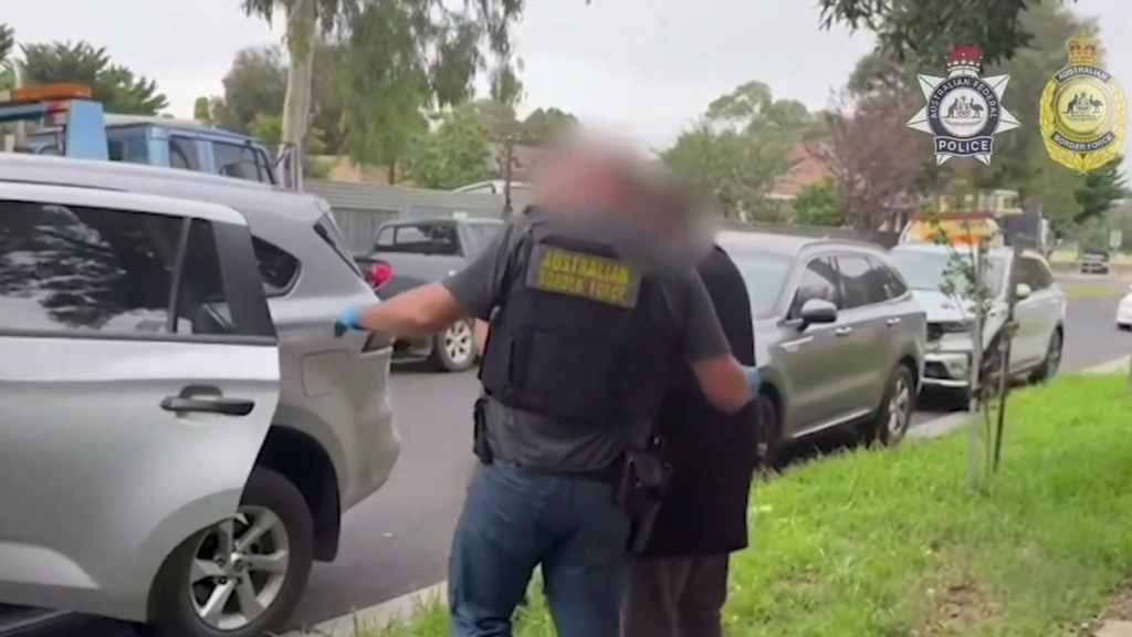 Figuras de las carreras de caballos arrestadas en un presunto