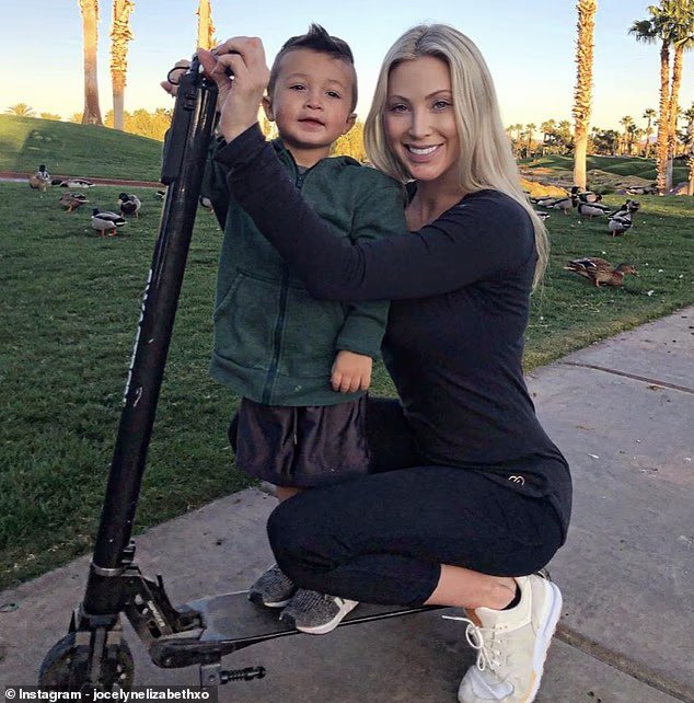 Fureur à la porte alors que les Américains reçoivent des