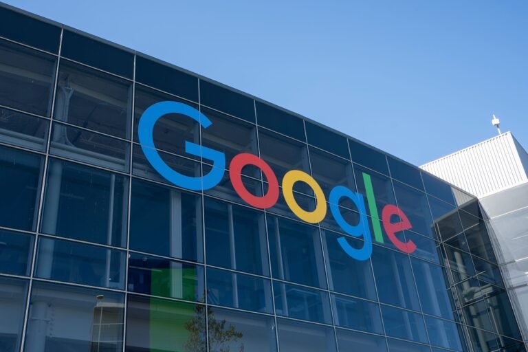 Google dice que está "orgulloso" de servir al Pentágono: la