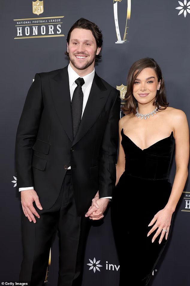 Hailee Steinfeld et son mari Josh Allen, star de la