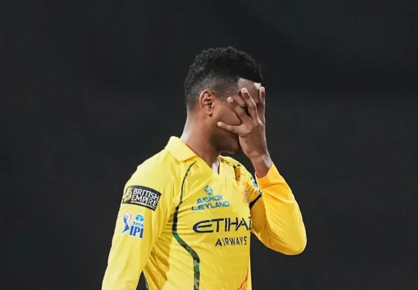 IPL 2026 : Akeal Hosein guide le docteur Doom pour détruire les