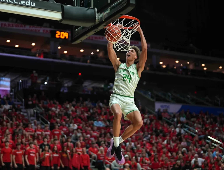 Jaidyn Coon signe officiellement avec le basket-ball de l'Iowa