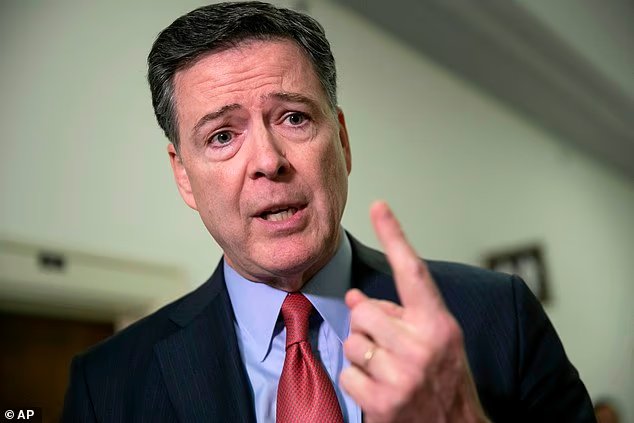 James Comey se rend à la police après avoir été