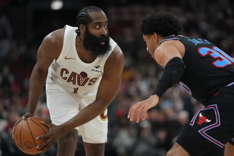 James Harden poursuit le ring tant attendu lors du premier