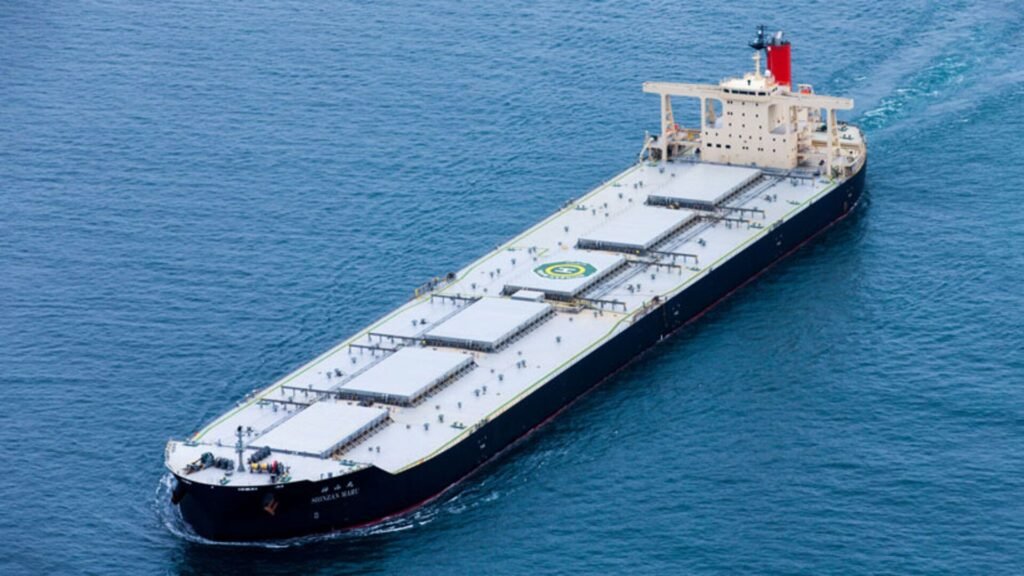 Japón convierte un buque de carga en un centro de