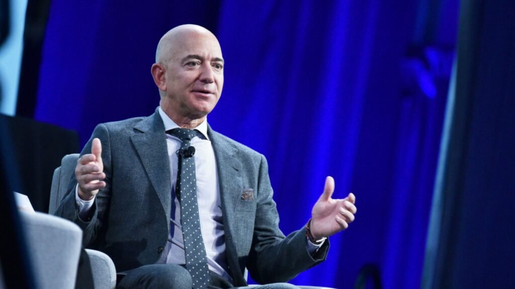 Jeff Bezos todavía recibe un salario de 80.000 dólares de