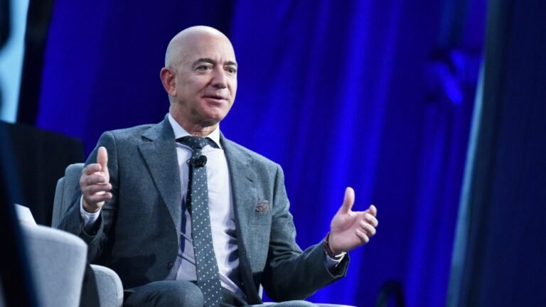 Jeff Bezos todavía recibe un salario de 80.000 dólares de