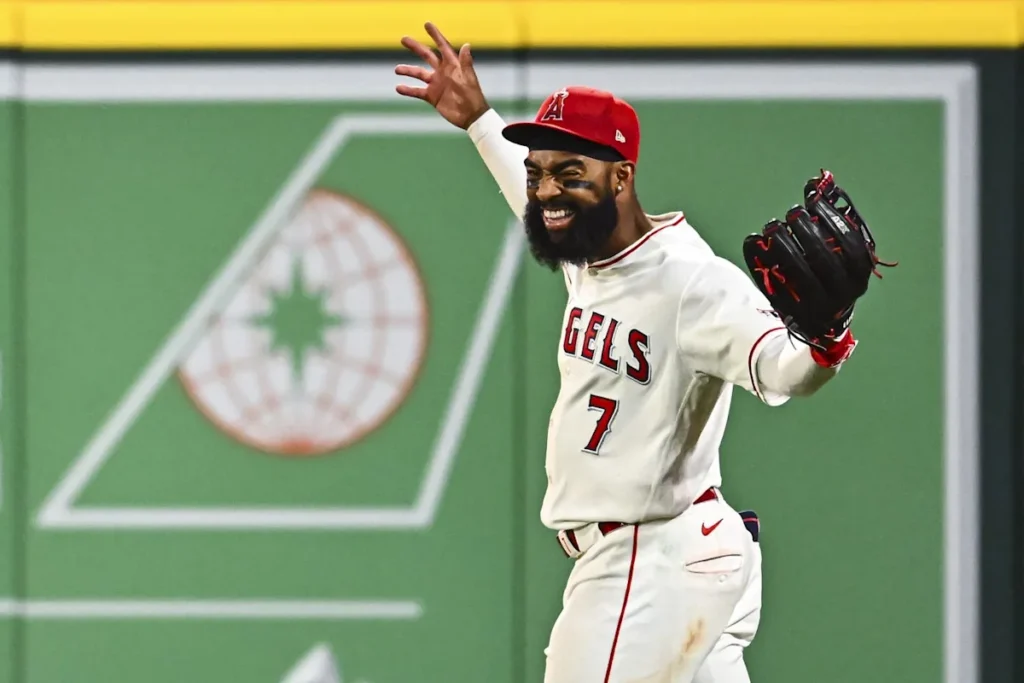 Jo Adell vole trois circuits, les Angels battent les Mariners