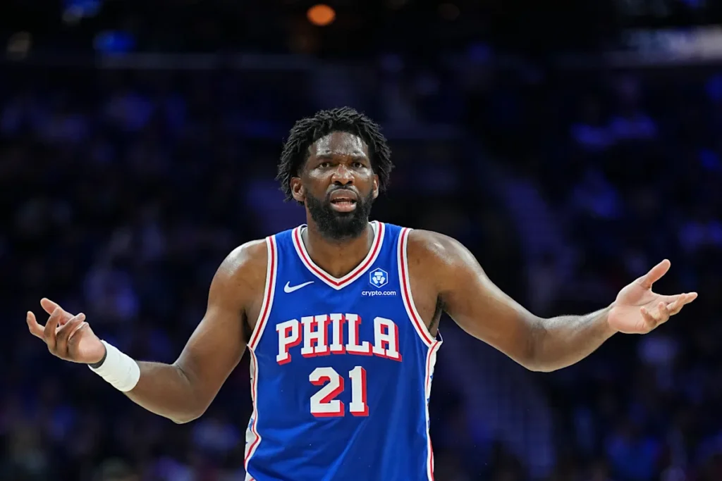 Joel Embiid des 76ers envoie un message mitigé sur la