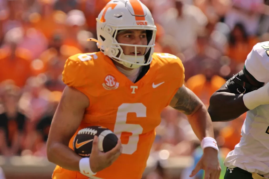 Joey Aguilar signe avec l'équipe de la NFL après le