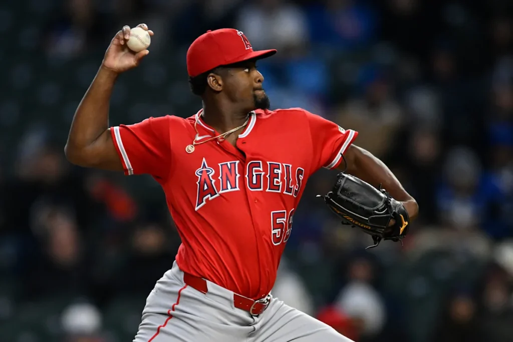 José Soriano a lancé un autre 2 frappeurs en 6