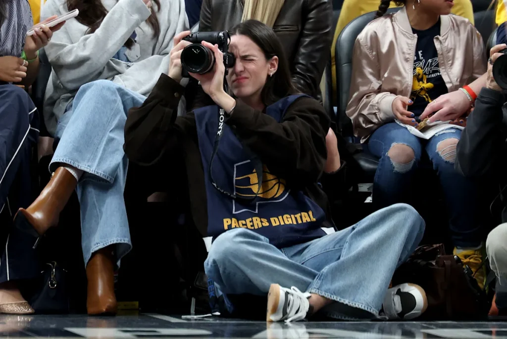 Kaitlyn Clark montre ses talents de photographe lors d'une journée