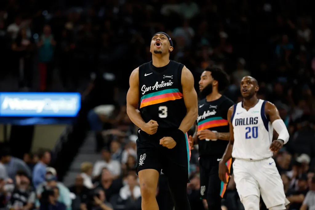 Keldon Johnson des Spurs remporte le prix du sixième homme