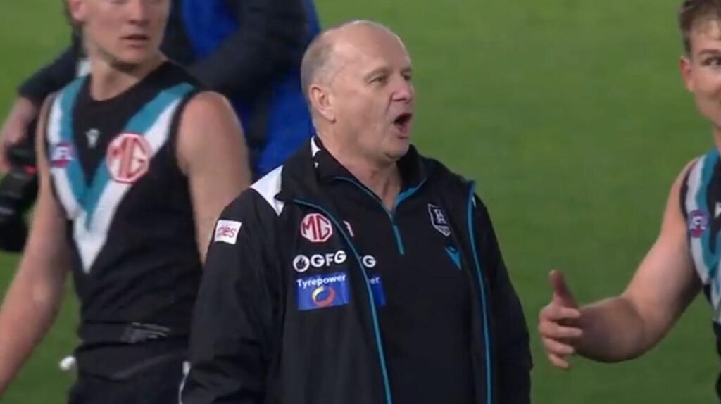 Ken Hinkley criticó a la AFL por "explotarlo" después de