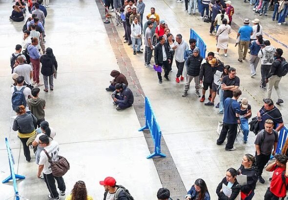 L'Espagne ouvre ses portes aux migrants sans papiers : d'énormes