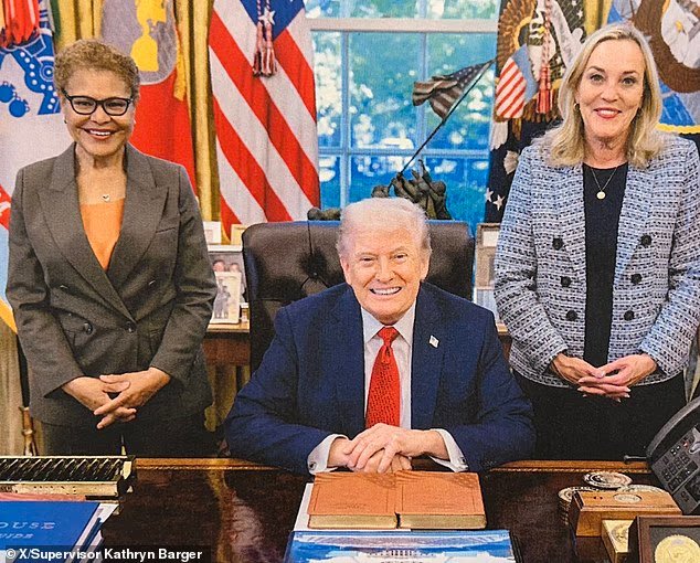 La maire de Los Angeles en difficulté, Karen Bass, repérée