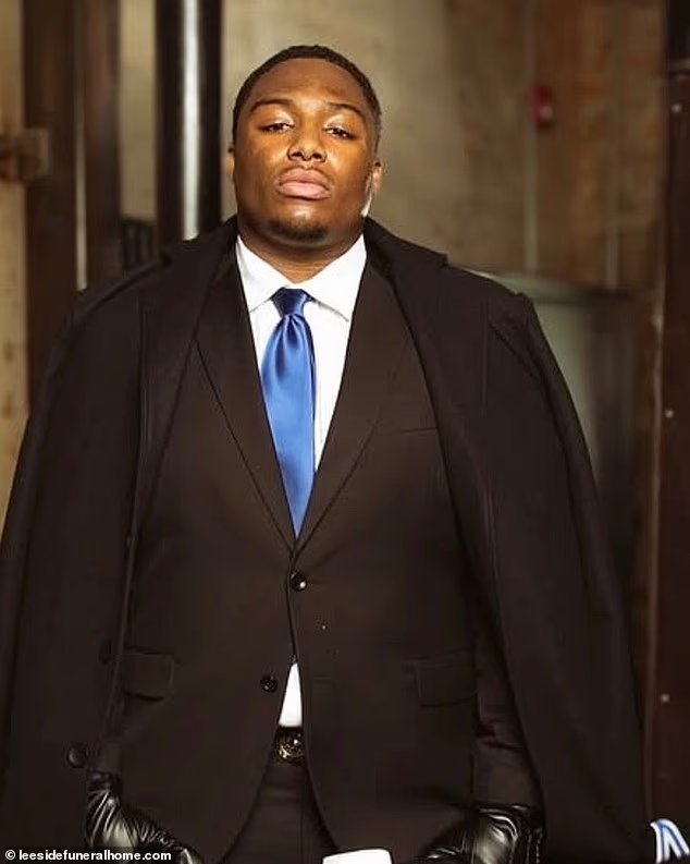 La mère au cœur brisé d'un joueur de football universitaire