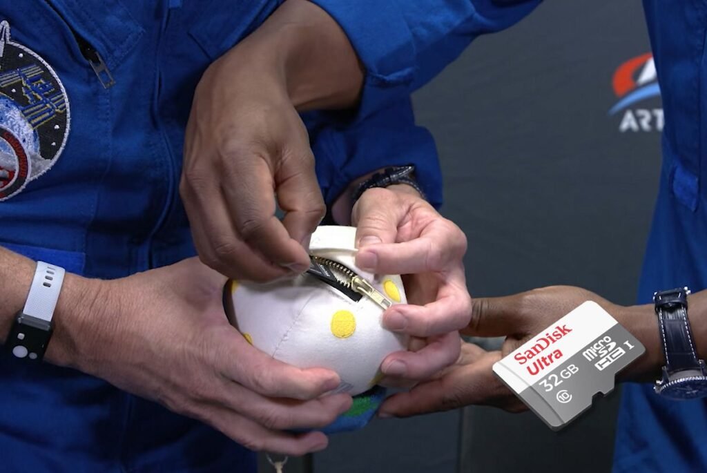 La misma tarjeta microSD utilizada para llevar 5,6 millones de