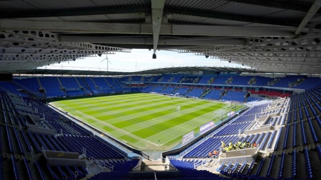 La police émet un ordre de dispersion avant le match