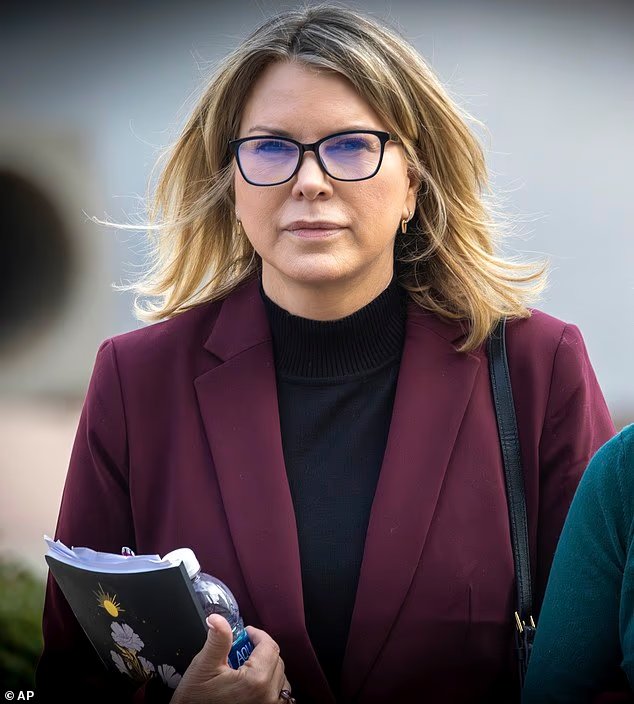 La socialiste Rebecca Grossman "écrit une nouvelle lettre écoeurante depuis