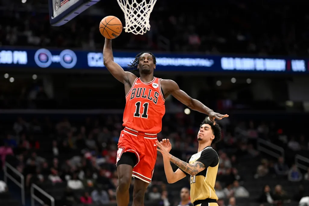 La soirée de carrière de Leonard Miller mène les Bulls