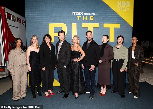 La star de Pitt pleure après que l'émission HBO ait