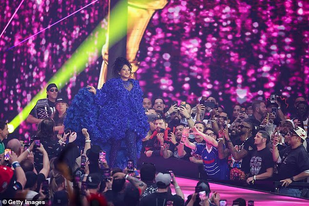 La star de la WWE, Bianca Belair, pleure lors d'une