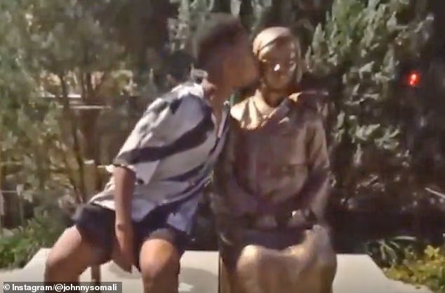 La vile star américaine de YouTube, Johnny Somali, a été