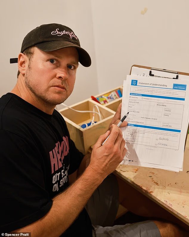 L'ancienne star de télé-réalité Spencer Pratt se rapproche de Karen